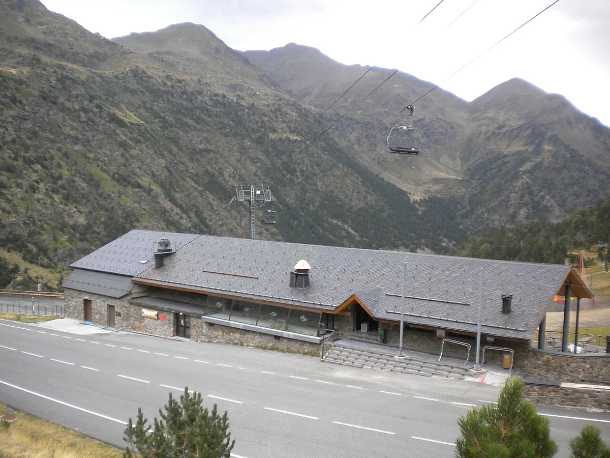 Veduta di Arcalis, Andorra. Immagine generale della località o del comprensorio; non documenta la posizione di un singolo settore del catalogo o negozio di noleggio.