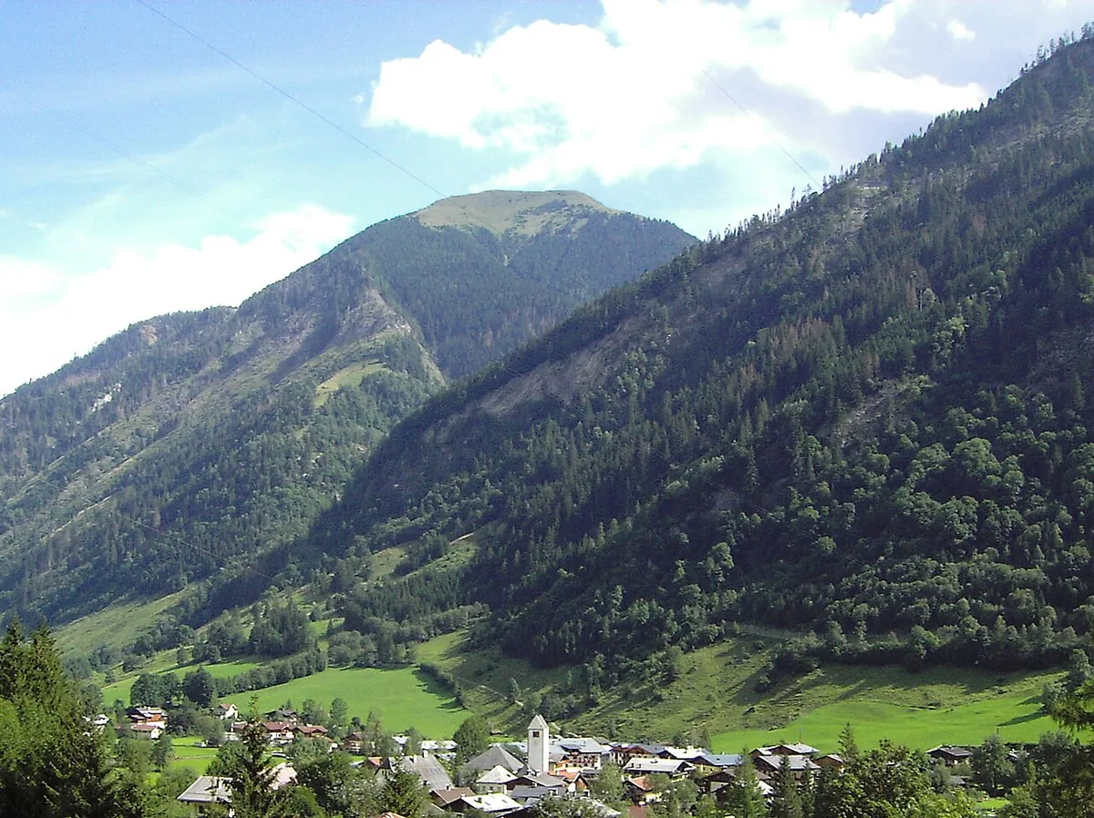 Veduta di Fusch, Austria. Non raffigura uno specifico negozio di noleggio.