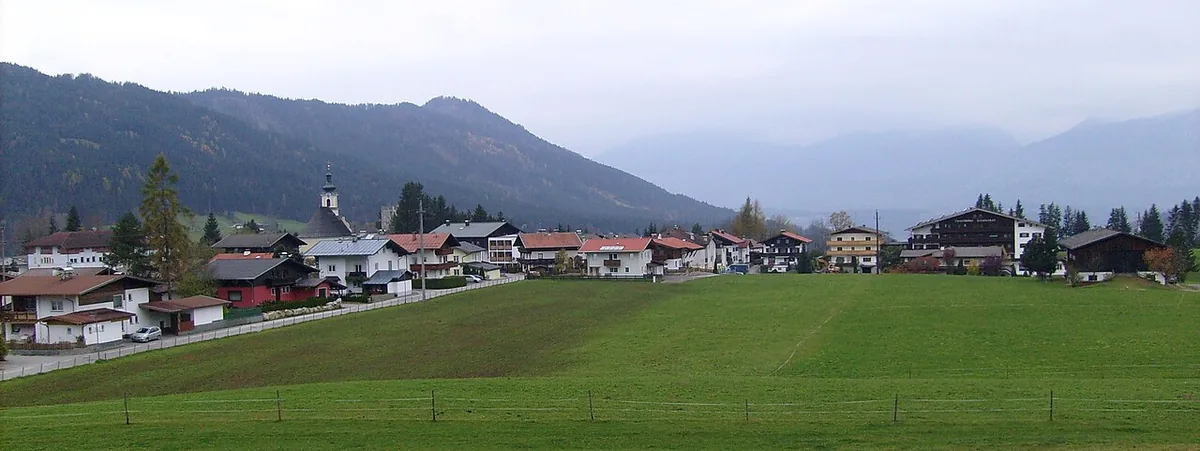 Veduta di Itter, Austria. Non raffigura uno specifico negozio di noleggio.