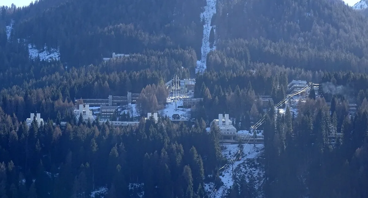Veduta di Marilleva, Italia. Immagine generale della località o del comprensorio; non documenta la posizione di un singolo settore del catalogo o negozio di noleggio.