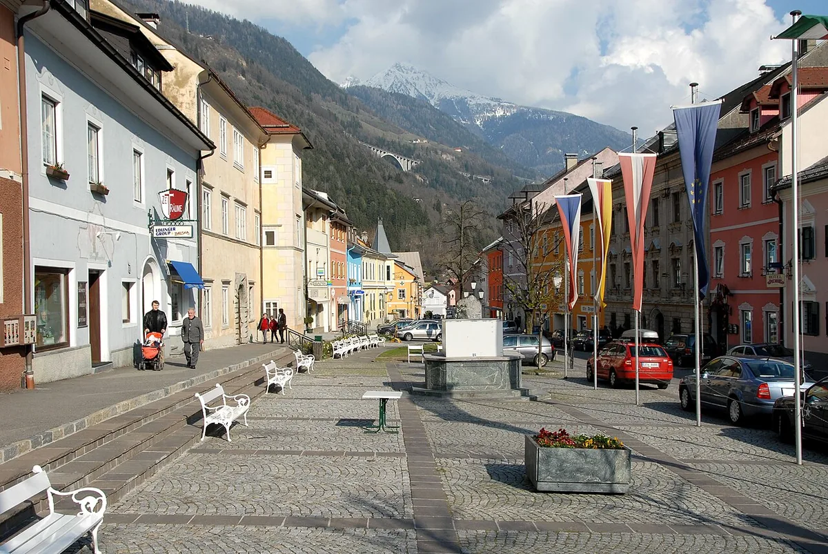 Veduta di Obervellach, Austria. Non raffigura uno specifico negozio di noleggio.
