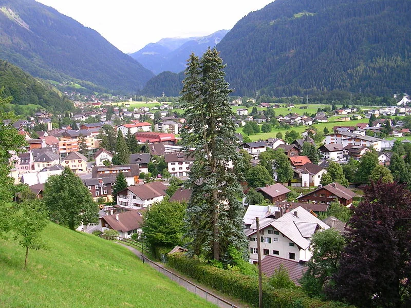 Veduta di Schruns, Austria. Immagine generale della località o del comprensorio; non documenta la posizione di un singolo settore del catalogo o negozio di noleggio.