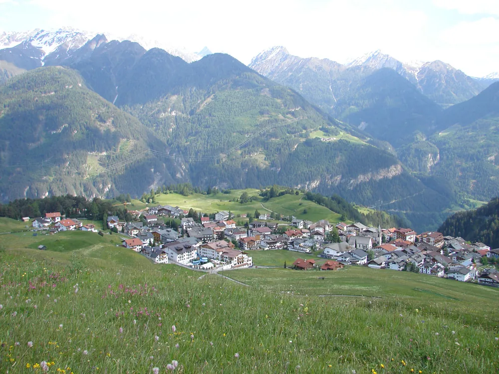 Veduta di Serfaus, Austria. Non raffigura uno specifico negozio di noleggio.