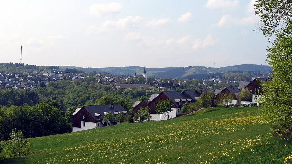 Veduta di Winterberg, Germania. Non raffigura uno specifico negozio di noleggio.